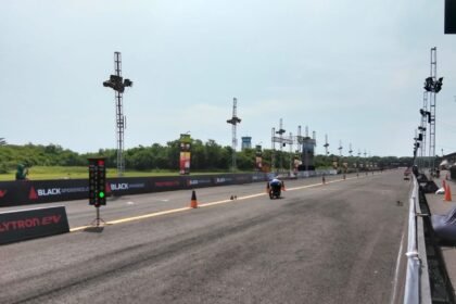 Lintasan 201 meter di Black Dragbike 2026 Semarang jadi favorit dragster karena mulus dan minim gelombang, mendukung performa dan keselamatan balap.