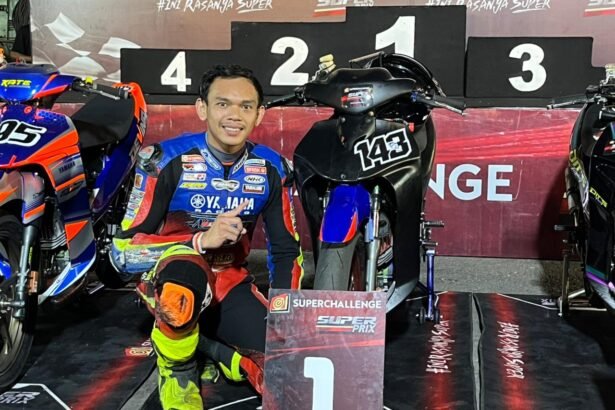 Alfi Husni bangkit dari hasil kurang maksimal di sprint race dengan meraih juara race utama Underbone pada Supeprix 2026 Seri 3 Malang, mempertegas komitmen dan konsistensinya di lintasan balap.