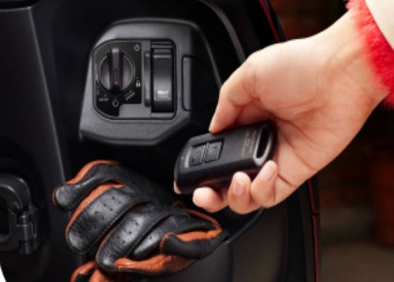 Fitur Answer Back System pada Honda Smart Key memudahkan pemilik motor Honda menemukan kendaraan di area parkir yang padat. Simak fungsi, manfaat, dan cara mengatur volume suara Answer Back System dengan mudah.