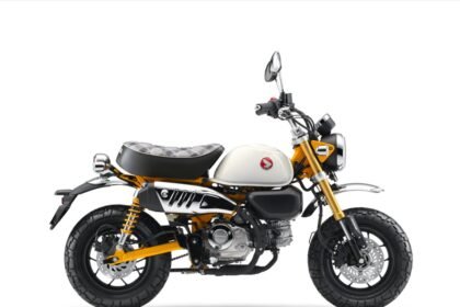 Honda Monkey terbaru hadir dengan pilihan warna baru, motif jok kotak-kotak, dan tetap mengusung desain ikonik. Simak spesifikasi, fitur, serta harga terbaru Honda Monkey 2026 di Indonesia.