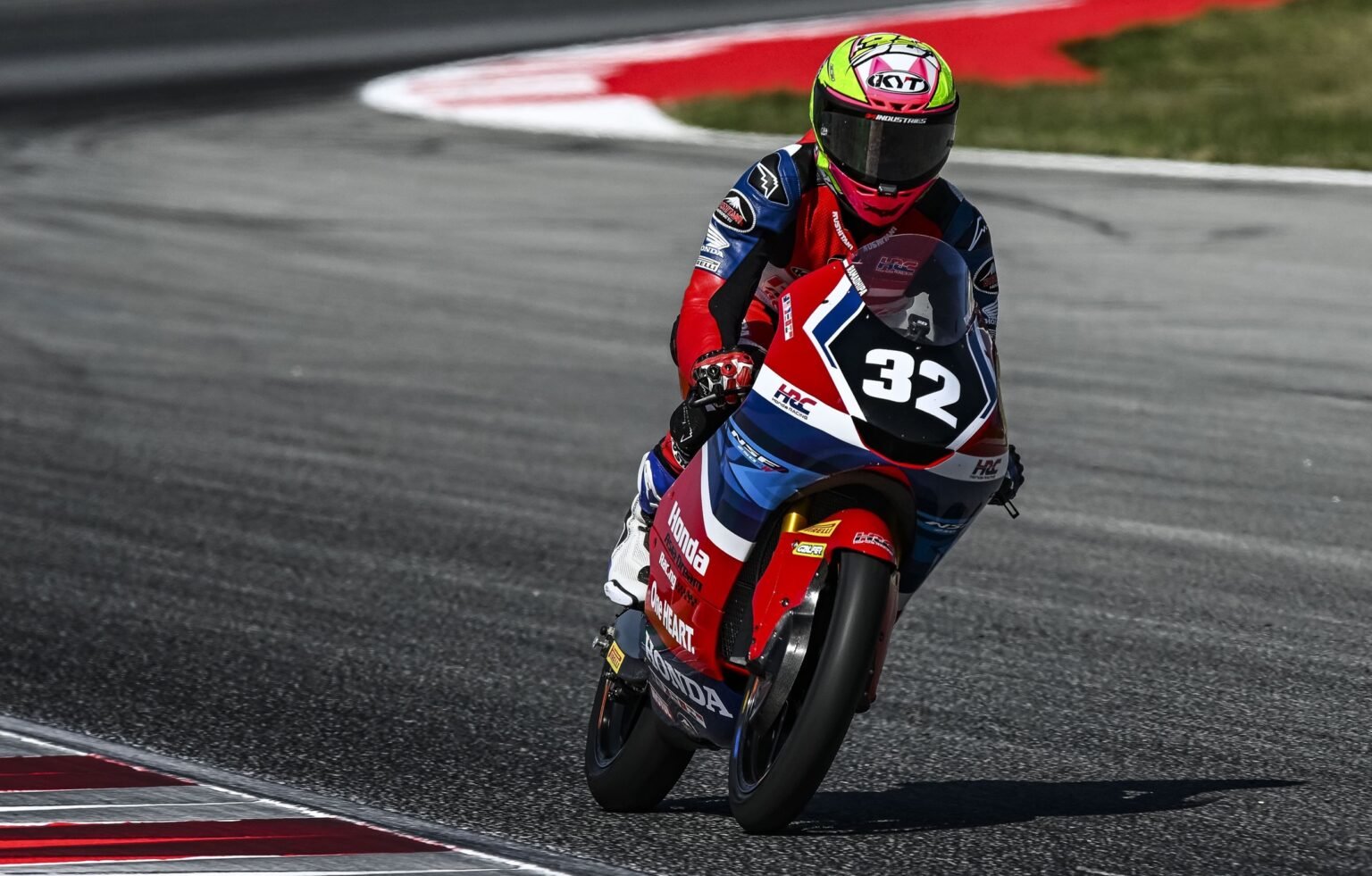 Muhammad Kiandra Ramadhipa siap melanjutkan tren positif di Moto3 Junior World Championship 2026 seri Estoril, Portugal. Pebalap binaan Astra Honda ini membawa modal posisi kedua klasemen sementara.