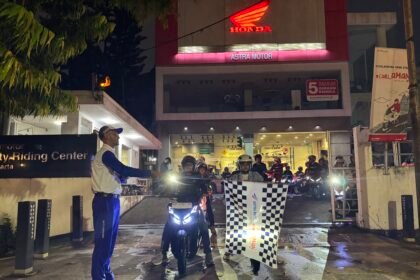 Astra Motor Yogyakarta menggelar Vario Street Nation yang menghadirkan ratusan bikers Honda Vario dalam night ride, edukasi safety riding, dan kegiatan komunitas yang memperkuat solidaritas di Yogyakarta.