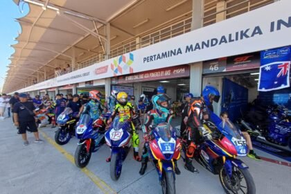Sebanyak 19 pembalap dari 9 SMK Binaan Yamaha tampil di Yamaha Sunday Race 2026. Mereka sukses meraih sejumlah podium sekaligus membuktikan hasil pembinaan balap berjenjang dari Yamaha melalui program ekstrakurikuler racing.