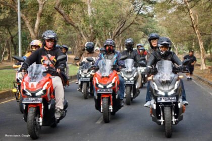 Touring dengan motor Honda akan lebih nyaman jika didukung aksesoris yang tepat. Simak 7 perlengkapan wajib mulai dari helm, jaket, boks motor, hingga GPS untuk perjalanan jauh.