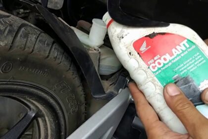 Air radiator motor Honda punya peran penting menjaga suhu mesin tetap stabil. Simak kapan waktu ganti coolant, tanda-tanda harus diganti, dan cara perawatannya.