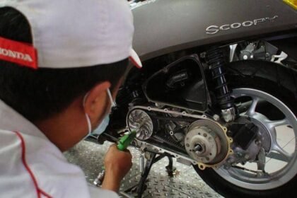 Ingin ganti roller motor Honda dengan bobot lebih berat? Simak kelebihan dan kekurangannya, mulai dari pengaruh akselerasi, top speed, konsumsi BBM, hingga tips perawatan CVT agar tetap optimal.