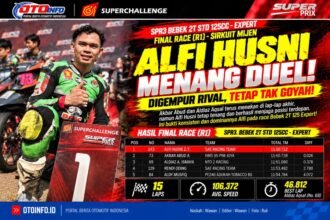 Alfi Husni juara SPR3 Bebek 2T STD 125cc Expert Superprix Mijen 2026 setelah mengalahkan Akbar Abud dengan selisih 0,026 detik.