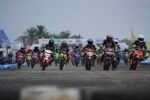 Ilustrasi para pebalap beradu cepat dalam Yamaha Cup Race 2026 di lintasan balap Padang.
