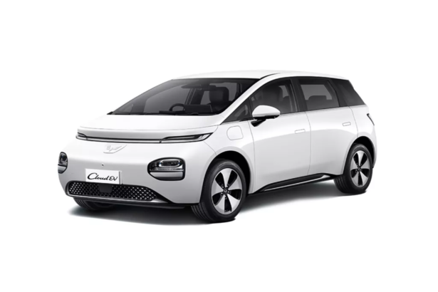 Mobil listrik Wuling Cloud EV putih tampak depan samping dengan desain modern